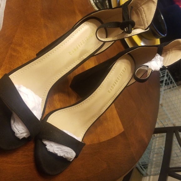 Black heels - Picture 1 of 6